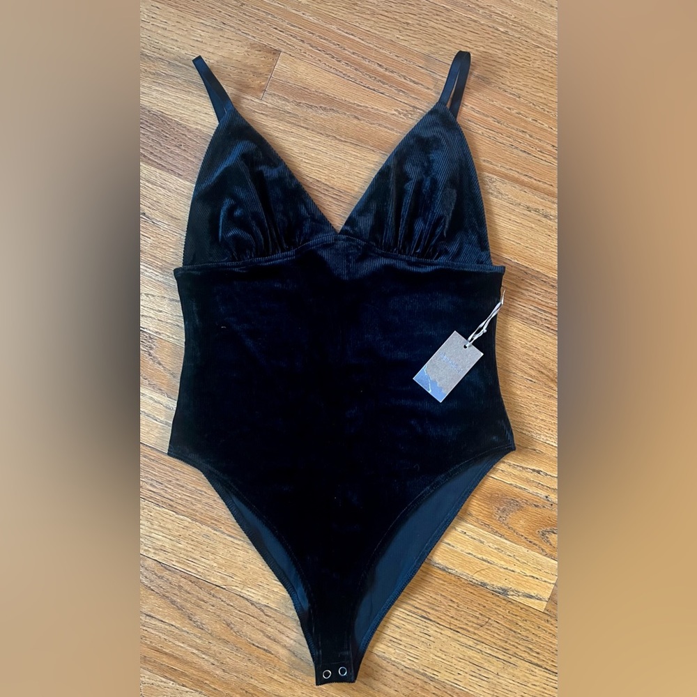 Forever 21 dressy black velvet ribbed body suit. Sz L